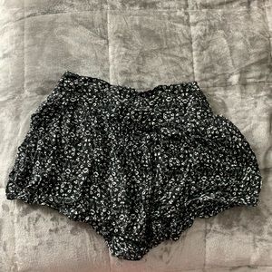 american eagle flowy shorts